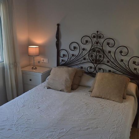 Seafront Recently Renovated Apartments เบนัลมาเดนา ภายนอก รูปภาพ