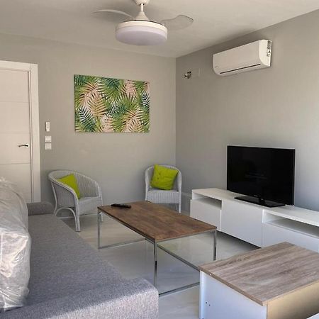 Seafront Recently Renovated Apartments เบนัลมาเดนา ภายนอก รูปภาพ