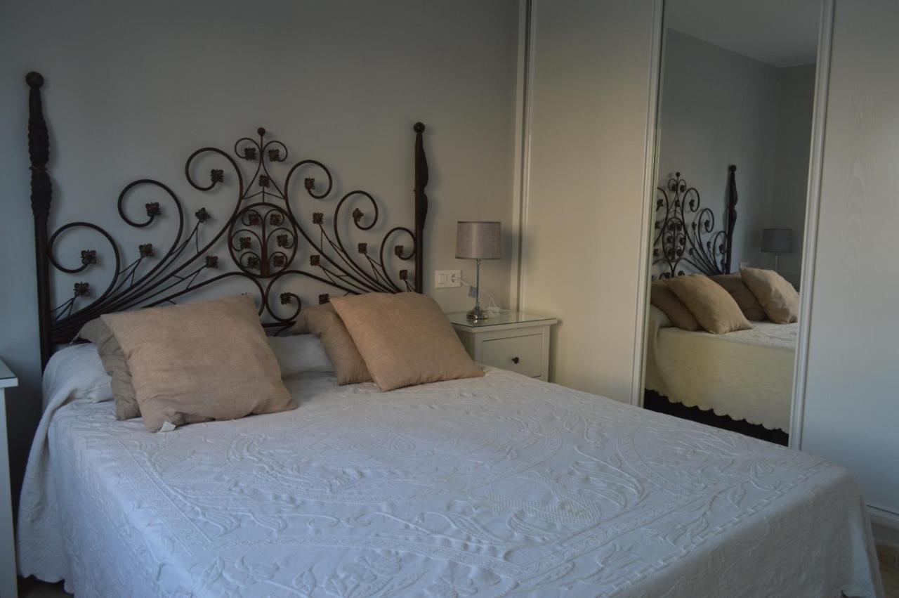 Seafront Recently Renovated Apartments เบนัลมาเดนา ภายนอก รูปภาพ