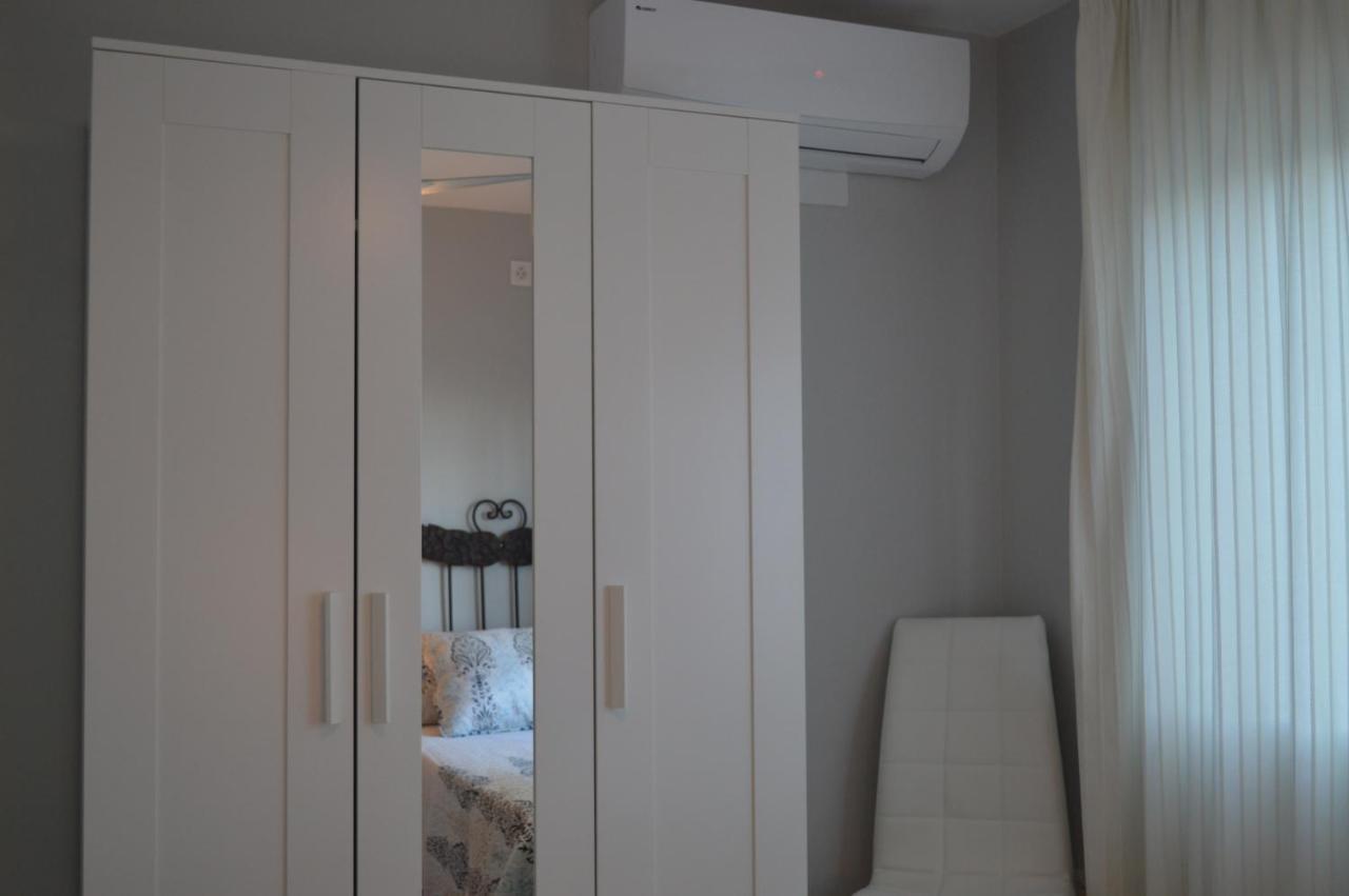 Seafront Recently Renovated Apartments เบนัลมาเดนา ภายนอก รูปภาพ