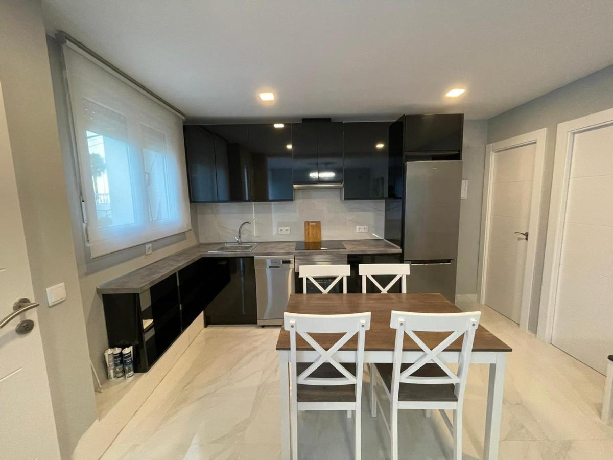 Seafront Recently Renovated Apartments เบนัลมาเดนา ภายนอก รูปภาพ
