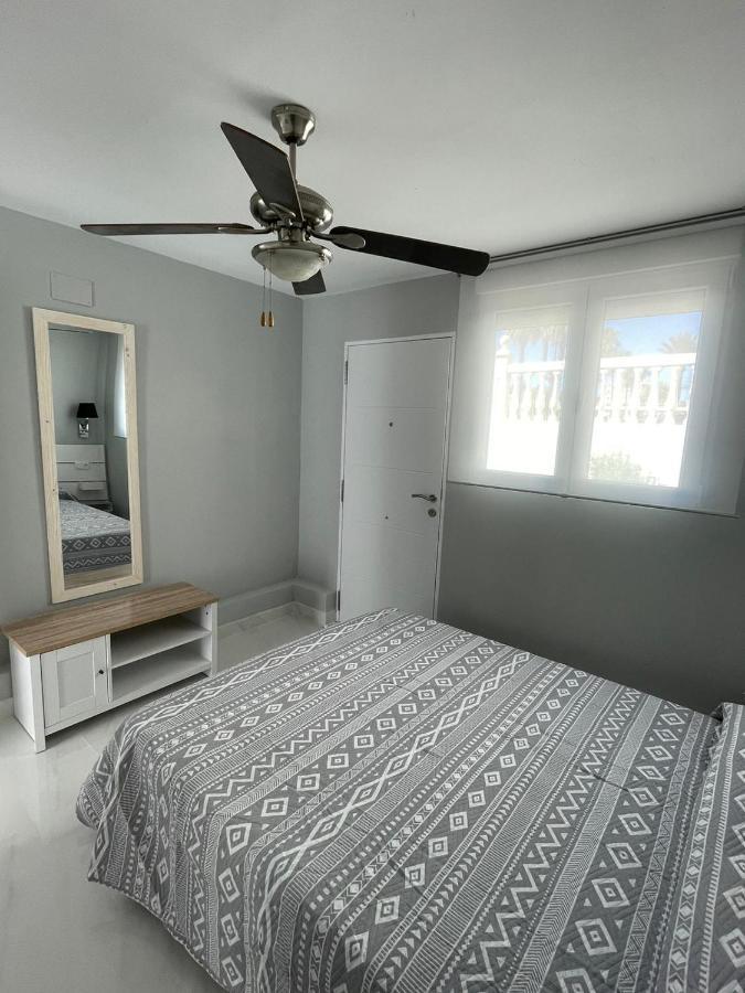 Seafront Recently Renovated Apartments เบนัลมาเดนา ภายนอก รูปภาพ