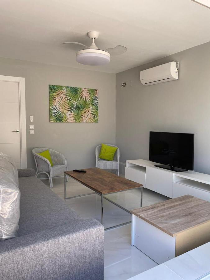 Seafront Recently Renovated Apartments เบนัลมาเดนา ภายนอก รูปภาพ