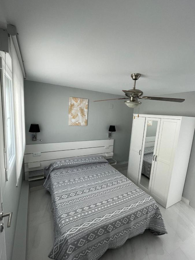 Seafront Recently Renovated Apartments เบนัลมาเดนา ภายนอก รูปภาพ